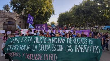 8M en Necochea: Fuerte reclamo se escuchó en el centro de la ciudad