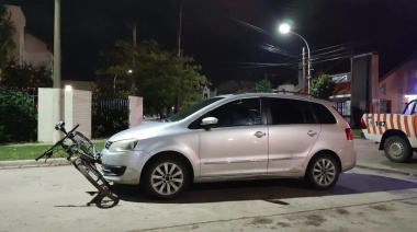 Un auto se llevó puesta a una bicicleta: Una persona lesionada al hospital