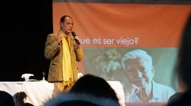 Concurrida charla para concientizar contra el maltrato hacia la adultez mayor