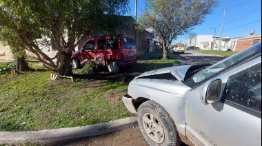 Fuerte colisión en 80 y 65: Un herido al Hospital
