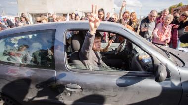 Derecho al futuro: Axel Kicillof lanzó su spot de campaña y otro gracioso video recordando al Clio