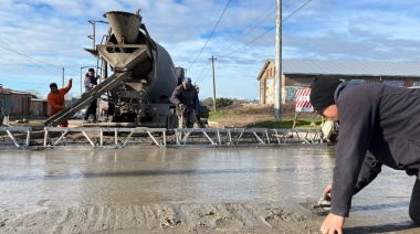 Comenzó la pavimentación de la avenida 43