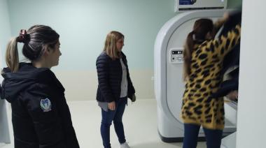 Capacitan a profesionales para el uso del tomógrafo en San Cayetano