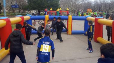 La sonrisa de los niños y niñas junto a los colores de las camisetas
