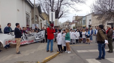 Colocan señalética en memoria de Claudio de Acha, detenido desaparecido en "La Noche de los Lápices"