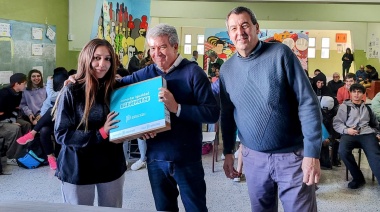 Repudiaron la participación del "Chelo" Rivero en la entrega de netbooks