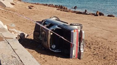 Cayó una camioneta frente a la colonia de Lobos