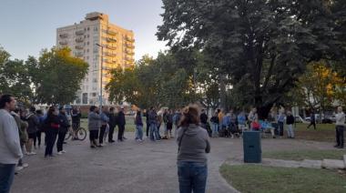 Crecen las convocatorias en la Plaza Dardo Rocha: Inició el ciclo de charlas "Conocer para construir una alternativa común"