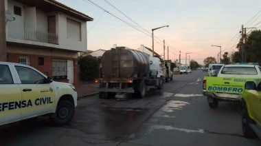 Se quemó una casa y las pérdidas son totales: Hospitalizaron a un bombero