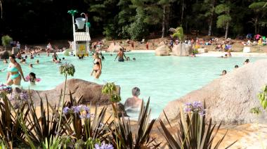 San Cayetano amplía servicios en Aguas del Pinar con un nuevo cuerpo de baños