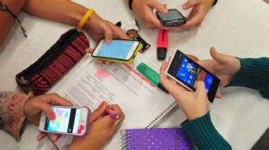 La Provincia de Buenos Aires mantendrá el uso de celulares en las escuelas