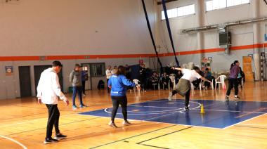 Exitosa capacitación deportiva en San Cayetano: "De la Escuela a la Pista"