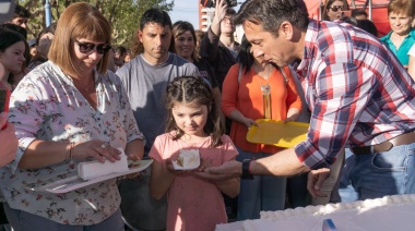 Cierre de los festejos por el 143º Aniversario de Necochea: Desfile, torta y música