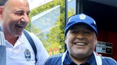 Anécdotas íntimas de un ídolo: Llega a Necochea el libro sobre Maradona