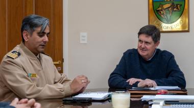 Gargaglione y el Jefe de la Prefectura Naval Quequén reunidos para fortalecer la seguridad en el balneario