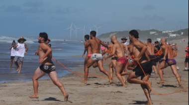 El salvataje como protagonista: 15 equipos compitieron en el desafío de aguas abiertas en Sahara Club