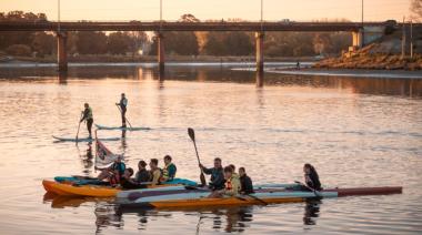 Disfrutá el fin de semana largo en Necochea: carreras, deportes y eventos en el Río Quequén