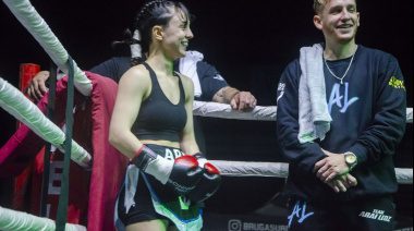 Araí Leoz brilló en casa: victoria por fallo unánime en una noche vibrante de boxeo en Necochea