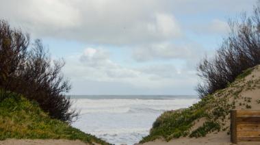 Fuertes vientos y lluvias en Necochea: continúa la alerta amarilla y naranja del SMN