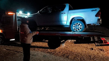 Manejaba borracho por la playa, intentó huir y le secuestraron la camioneta