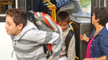 Este sábado y domingo, niños  y niñas viajarán gratis a Quequén en colectivo