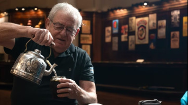 El coleccionista Alberto Plaza, fundador del Museo del Mate más grande del mundo, visita Necochea