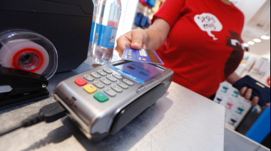 11,5 millones de argentinos deben con tarjetas de crédito: cómo afecta a las familias