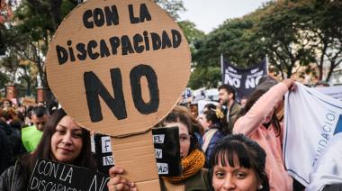 Ordenan al Gobierno devolver todas las pensiones por discapacidad suspendidas en Argentina