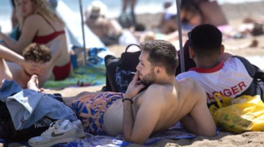 Mar del Plata aplicará fuertes multas por fumar en la playa, mientras en Necochea no hay definiciones