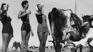 Cuando en la playa de Necochea se vendía leche recién ordeñada: una postal insólita de fines de la década del 30