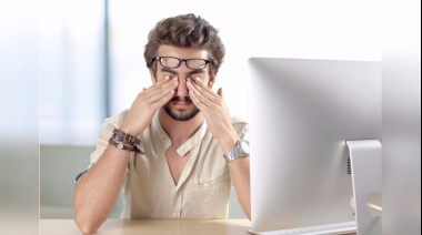 Vista cansada: cómo el uso de pantallas impacta en la salud ocular y qué hacer para reducir la fatiga