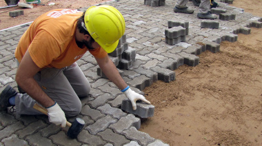 Menor costo y fácil mantenimiento: desde el radicalismo impulsan un plan de pavimento articulado