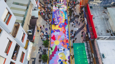 La Peatonal 83 suma arte y color con una nueva intervención urbana