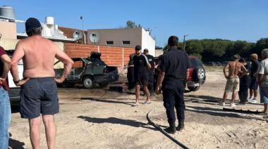 Calor extremo y fuego en Quequén: se incendiaron tres autos en la zona de Monte Pasubio