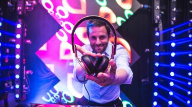 La fiesta +30 de Tommy Muñoz llega a Necochea con una noche frente al mar