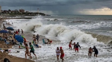 Pánico y corridas en la Costa Atlántica: una ola gigante dejó un muerto y decenas de heridos