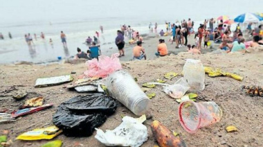 Plásticos y colillas lideran la basura en playas bonaerenses: Necochea y Quequén, entre las localidades relevadas