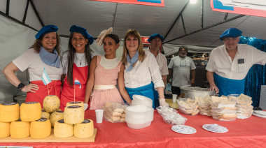 Último día de la Fiesta de las Colectividades: gastronomía, danzas y cierre especial en el Parque Miguel Lillo