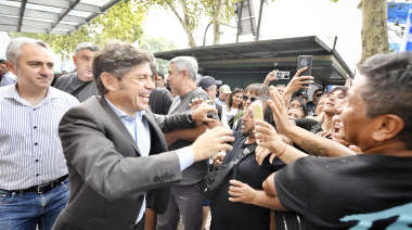 En plena tensión nacional por la reforma laboral, Kicillof marchó y llega a Quequén