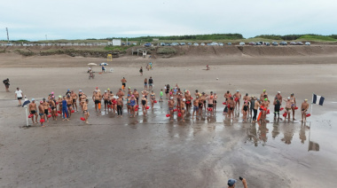 Se larga la Sudestada en Neco este domingo 22: 100 nadadores desafían el mar en Necochea