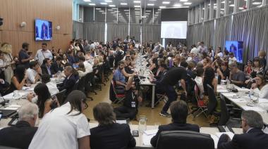 Reforma laboral: con dictamen firmado, Diputados la debate en plena jornada de paro