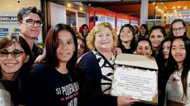 “Marcan un camino de lucha”: homenaje a las mujeres de Engraucoop en el puerto