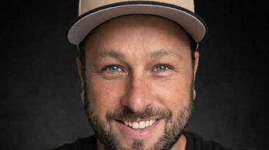 Mitad californiano, mitad necochense: CaliMax presenta su primer disco solista en WO