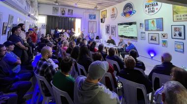 Presentaron el IEC en Necochea con una charla de Roberto Tassara y fuerte convocatoria política