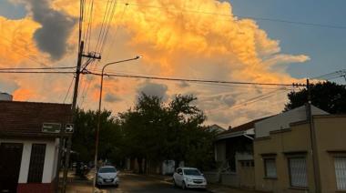 Alerta amarilla y naranja por vientos: ráfagas que podrían superar los 90 km/h este domingo