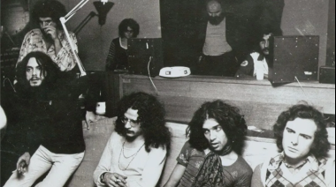 En Necochea proyectan un documental y escuchan en vinilo una joya de Miguel Abuelo