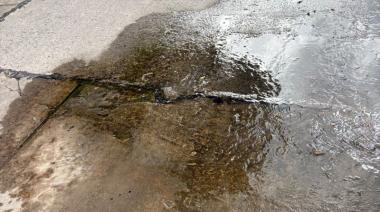 Pagan tasas y siguen sin soluciones: vecinos denuncian pérdida de agua desde hace más de tres meses
