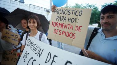 Paro, despidos y cambios en vuelos: el conflicto en el Servicio Meteorológico escala