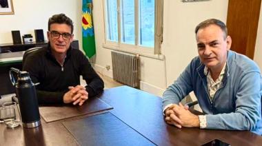 Carrillo se reunió con un concejal de Lobería y puso el foco en el hinterland de Puerto Quequén
