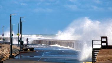 Necochea no sale del temporal: continúan las lluvias y el fuerte viento este sábado